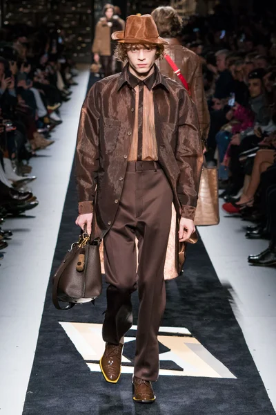 Look 8